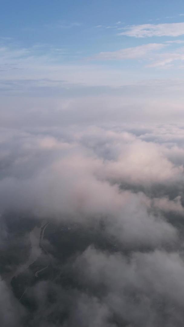 高空航拍穿过云雾缭绕的蓝天白云自然天空风光素材视频的预览图