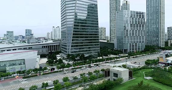 摩天大楼或多层建筑在发达国家的航空视图视频的预览图