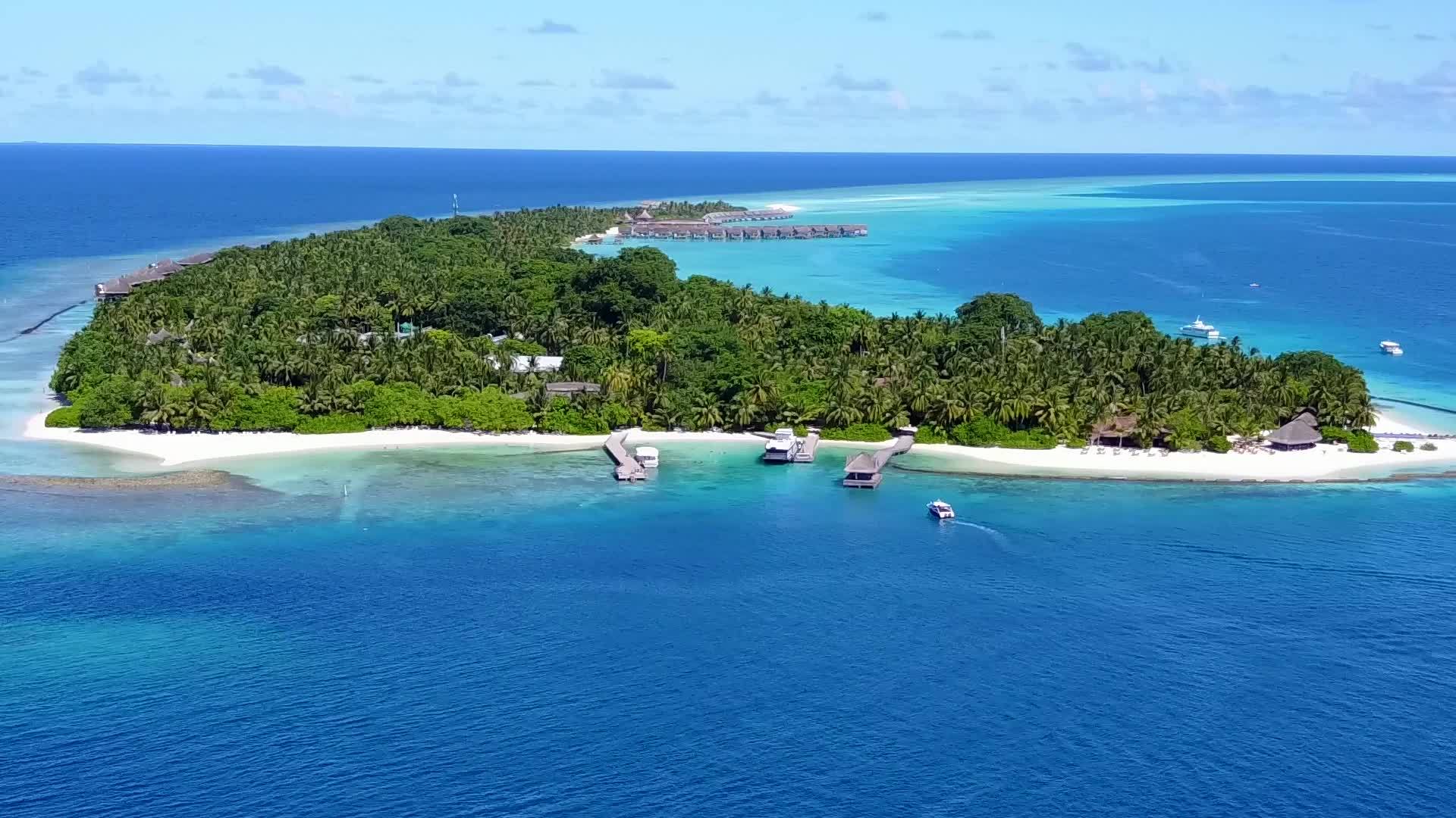 美丽的海滩背景蓝色的海滩和白色的海滩视频的预览图