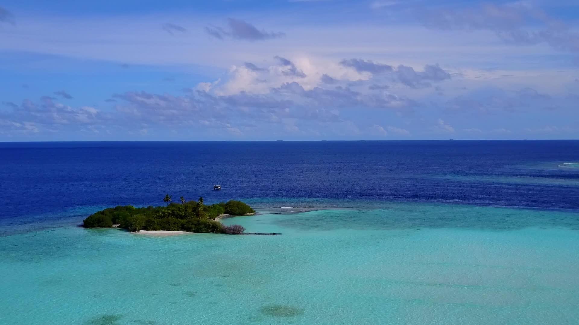 美丽的旅游海滩视频的预览图