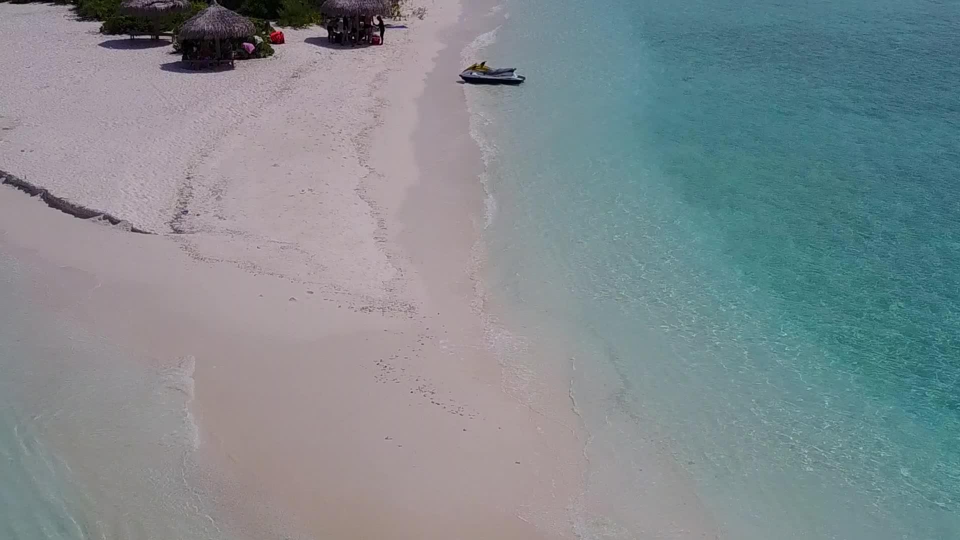 观察天堂海岸海滩生活方式背景清晰海洋和白色海滩视频的预览图