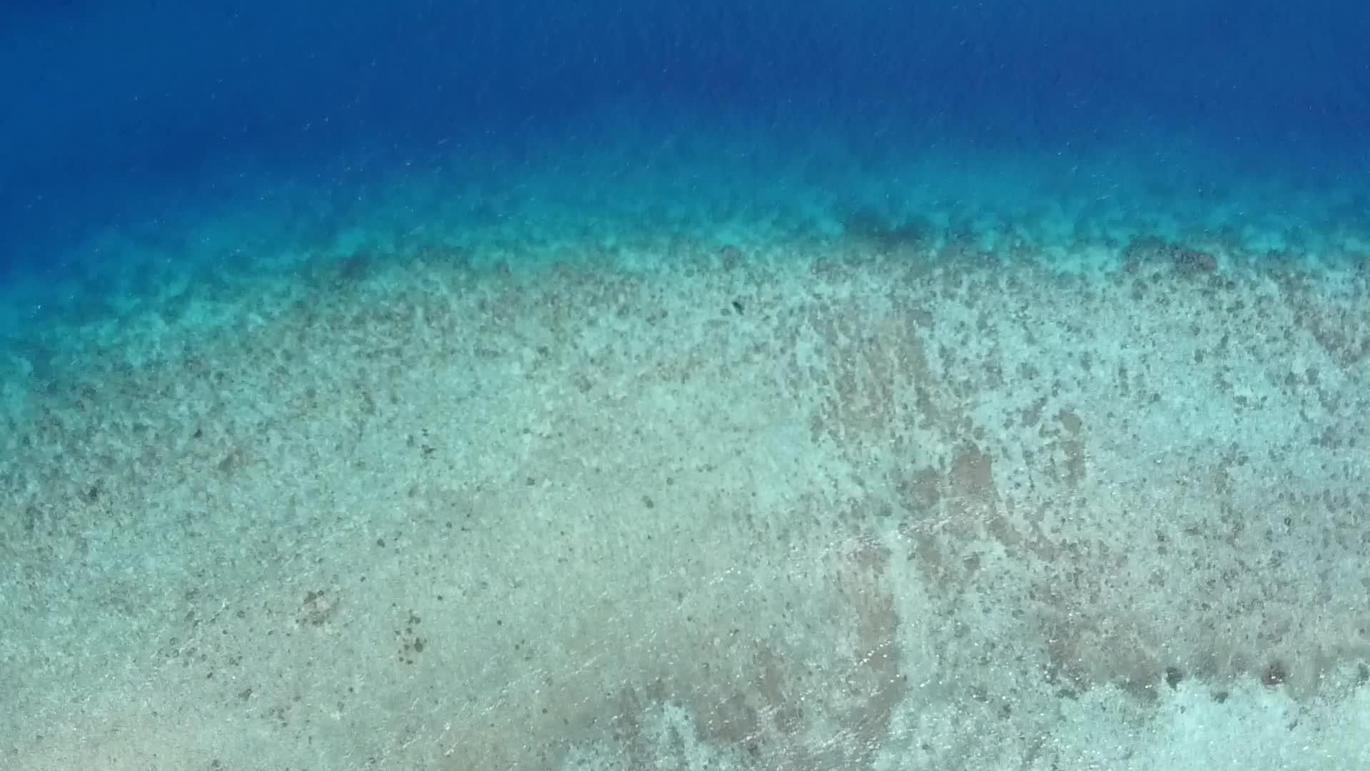 海洋海滨沙滩旅游无人机旅游视频的预览图