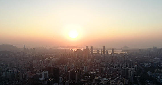 深圳南山区的日落美景航拍4K视频的预览图
