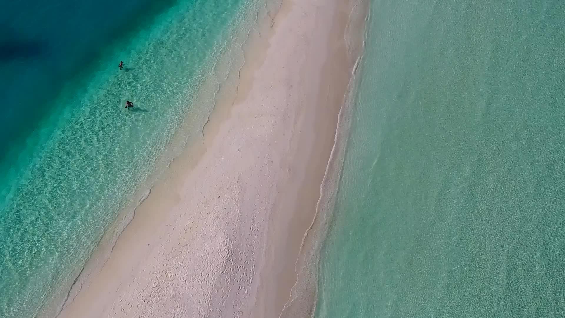 清海湾海滩度假胜地视频的预览图