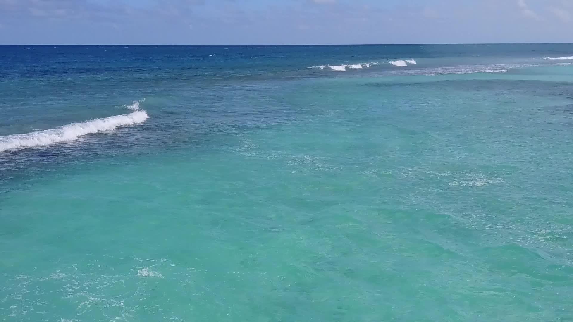 白沙背景浅海宁静的泻湖海滩生活方式视频的预览图