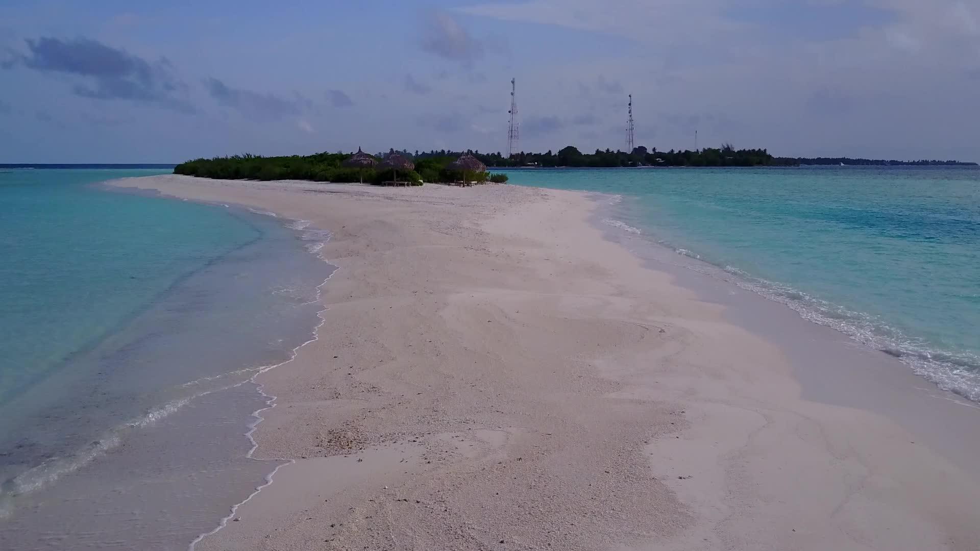 蓝水和白色沙滩海洋旅游海滩度假视频的预览图