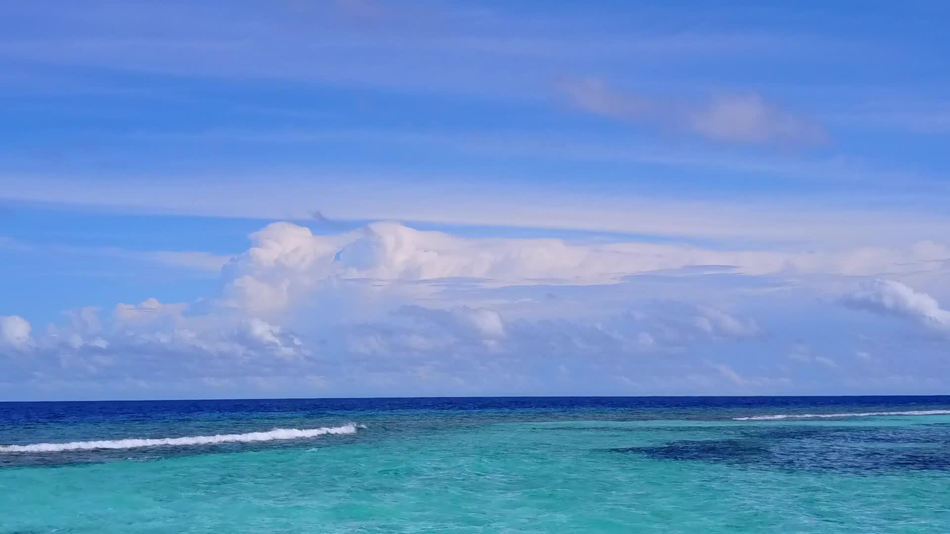 热带岛屿海滩时间无人驾驶飞机旅行清晰白色视频的预览图