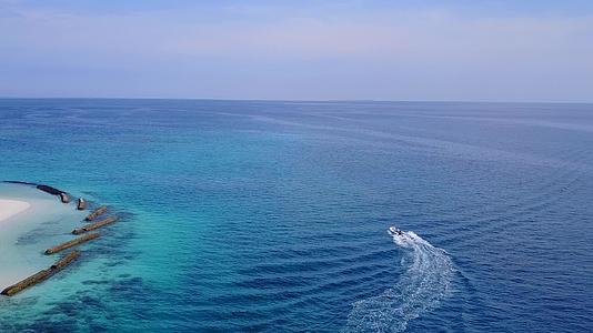 天堂岛海滩以透明海洋和白色海滩为目的地视频的预览图