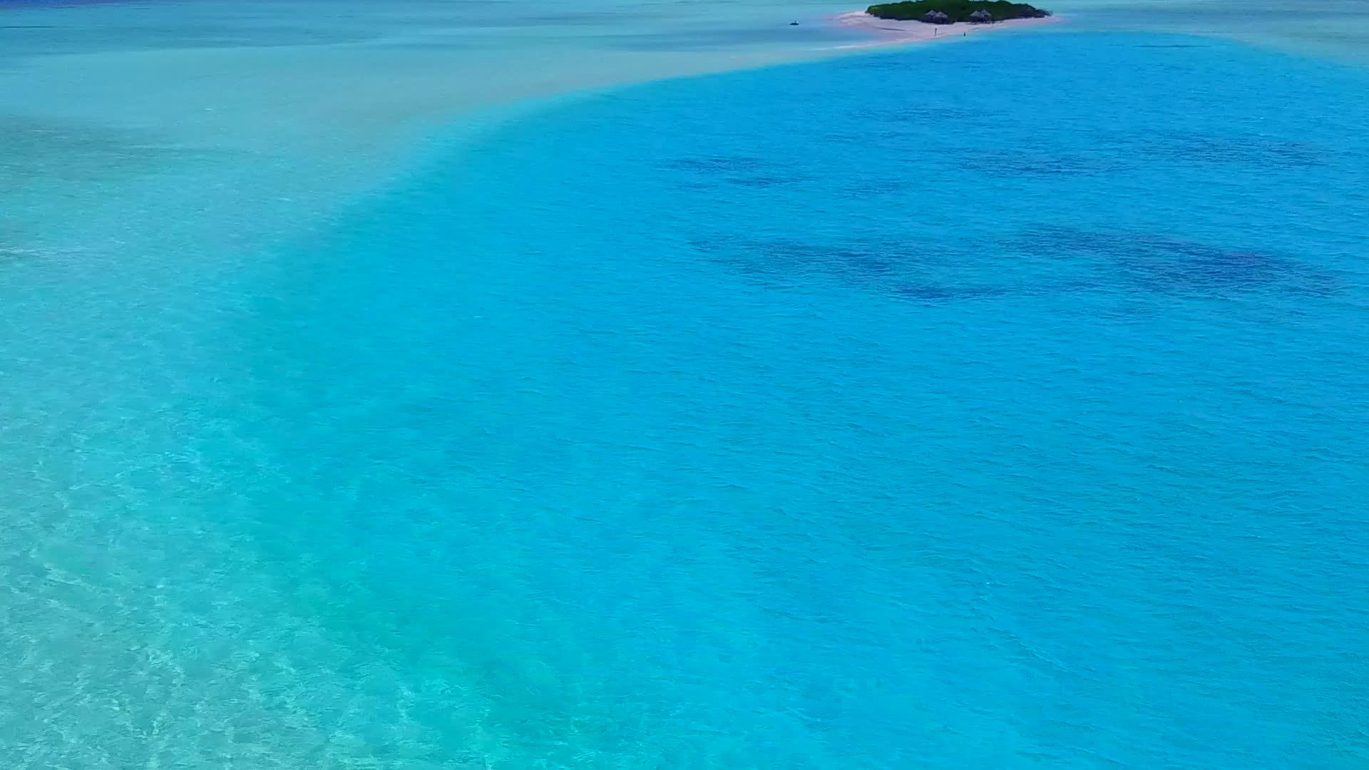 豪华海滨海滩时空无人机全景视频的预览图