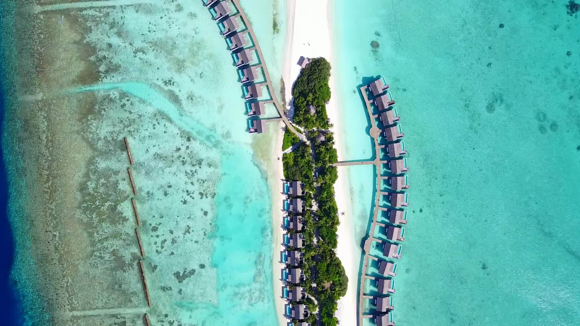 清海完美旅游海滩完美旅游海滩度假自然无人驾驶飞机视频的预览图