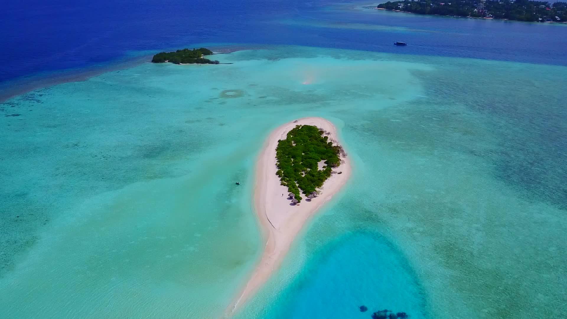 利用蓝海和白色沙滩的背景放松岛屿海滩航程视频的预览图