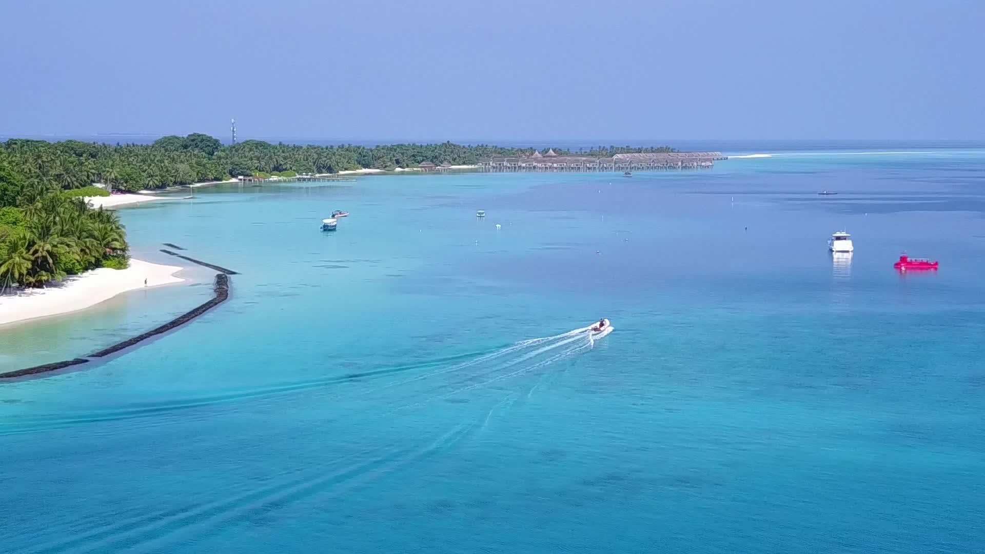 白沙的背景是蓝海海滩度假的无人机视频的预览图