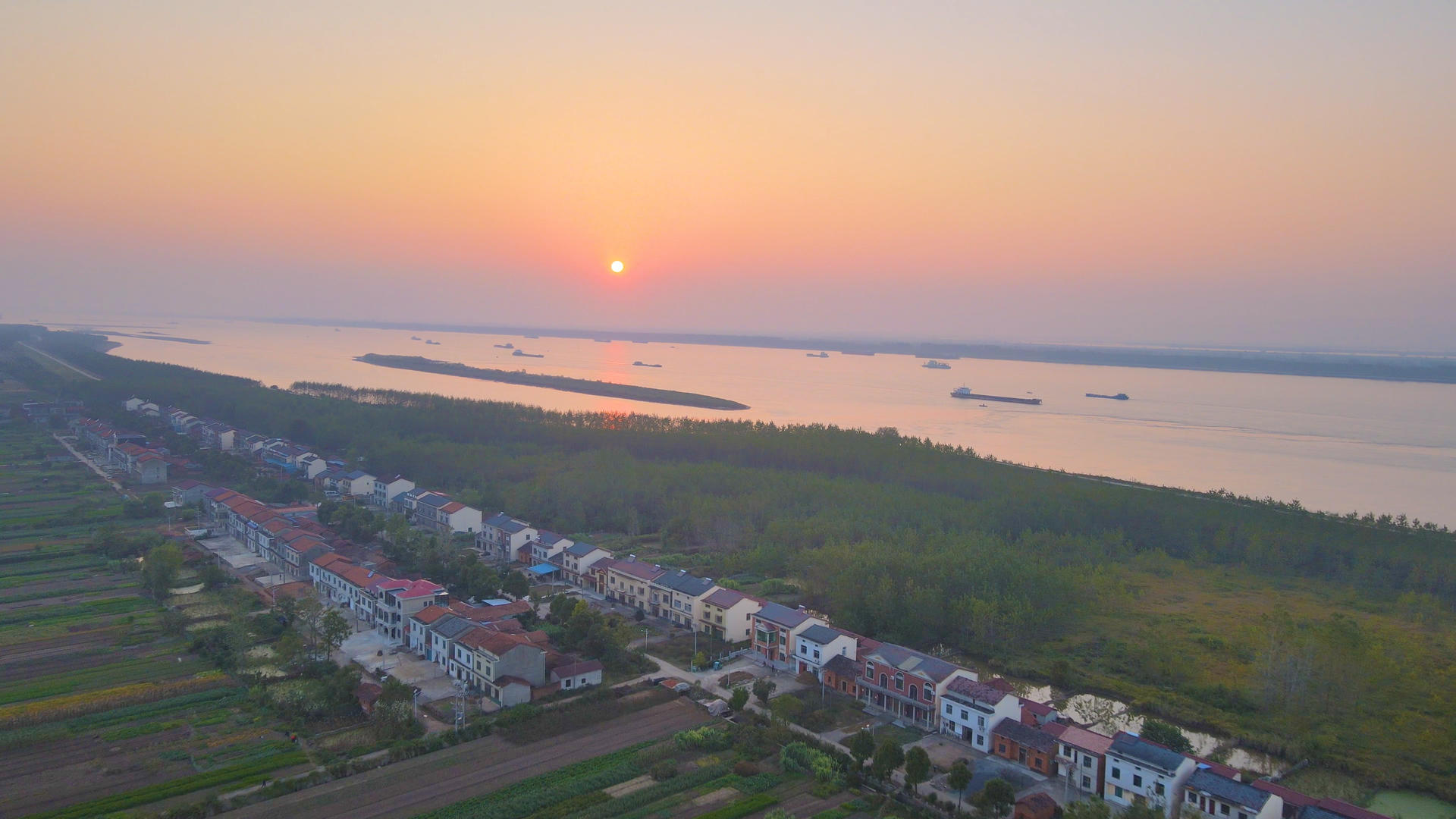 4K航拍夕阳长江自然风光视频的预览图