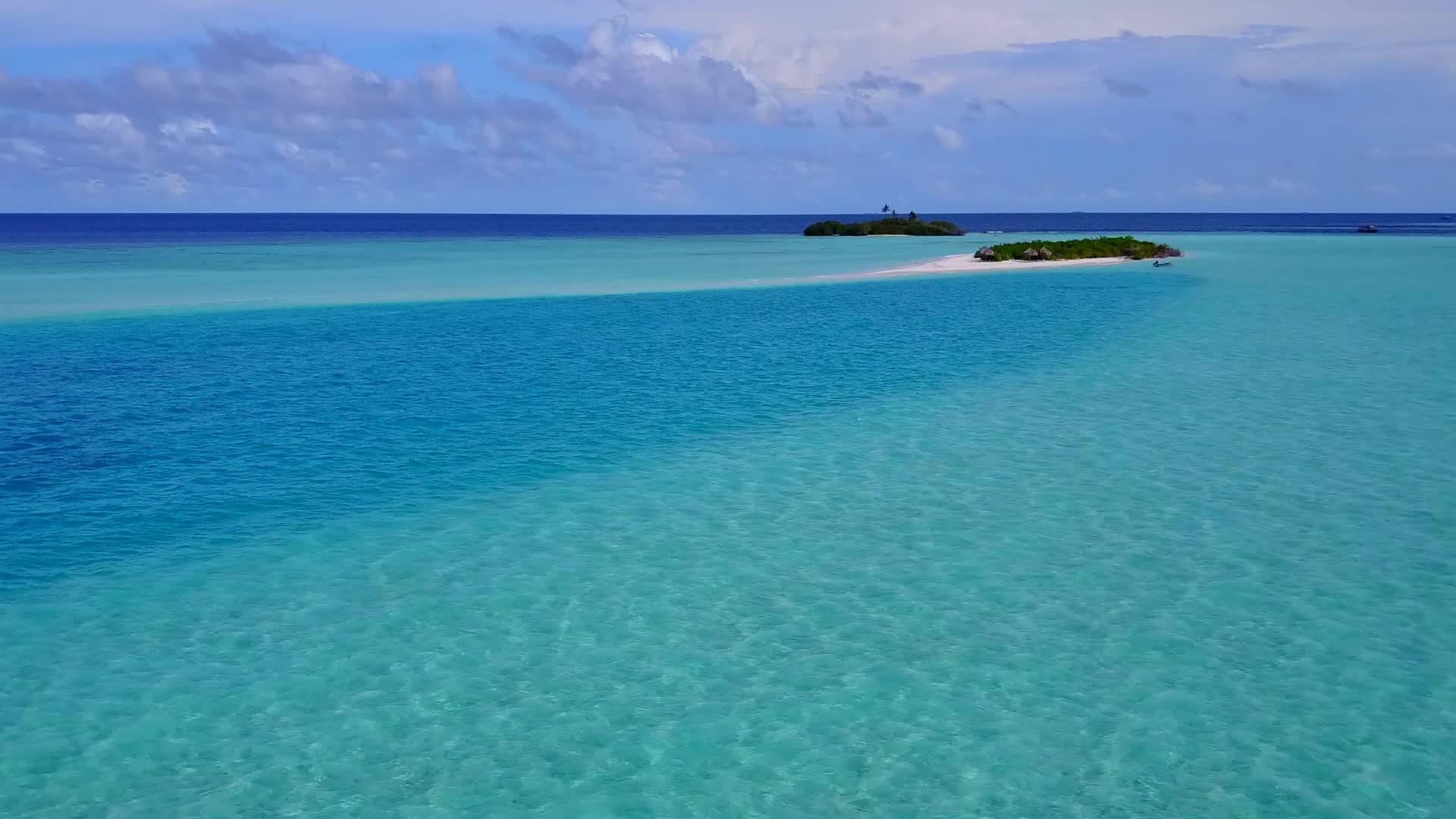热带海岸海滩度假的无人机景观视频的预览图