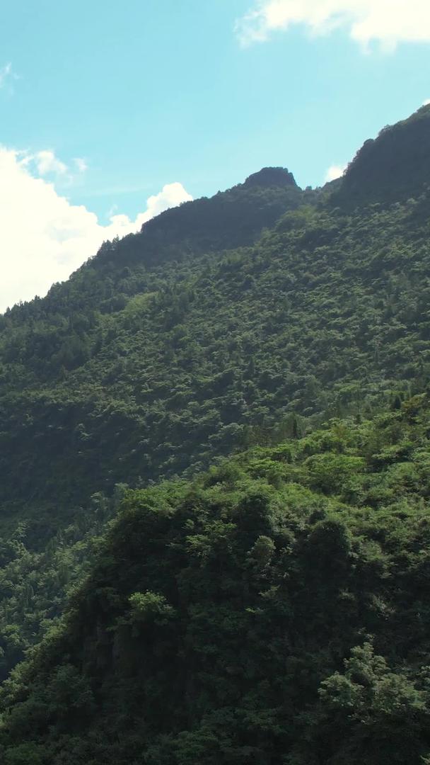 航拍湖北旅游景点恩施峡谷山峦叠叠自然风光素材视频的预览图