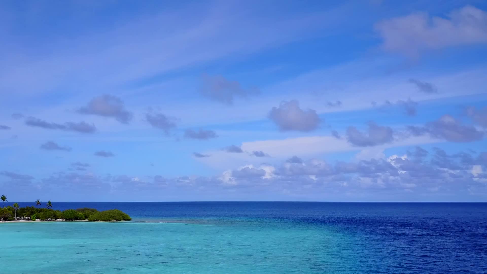 白沙底蓝海天堂海岸海滩时间的空气观察性质视频的预览图