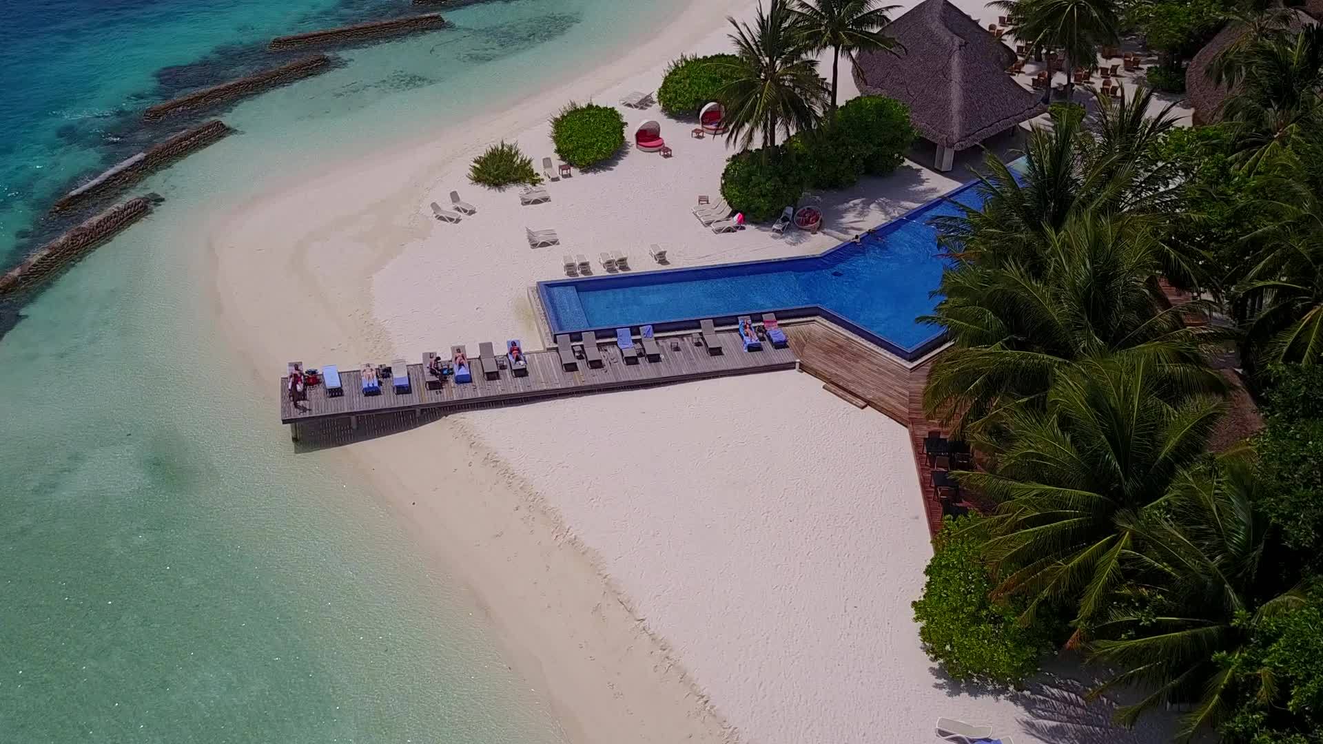 豪华旅游海滩冒险由白沙背景的绿松石环礁湖创造视频的预览图