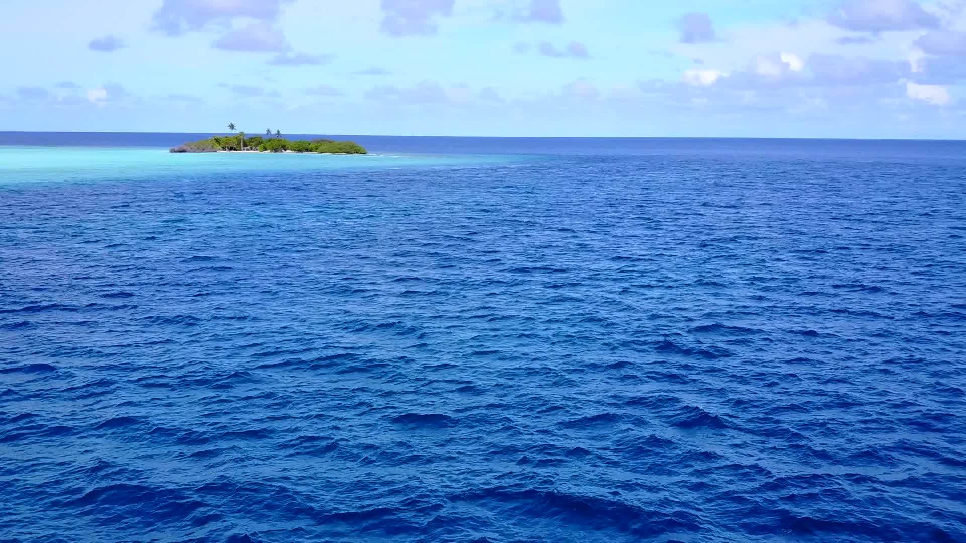蓝海和白色海滩背景的旅游海滩冒险放松风景环境A视频的预览图