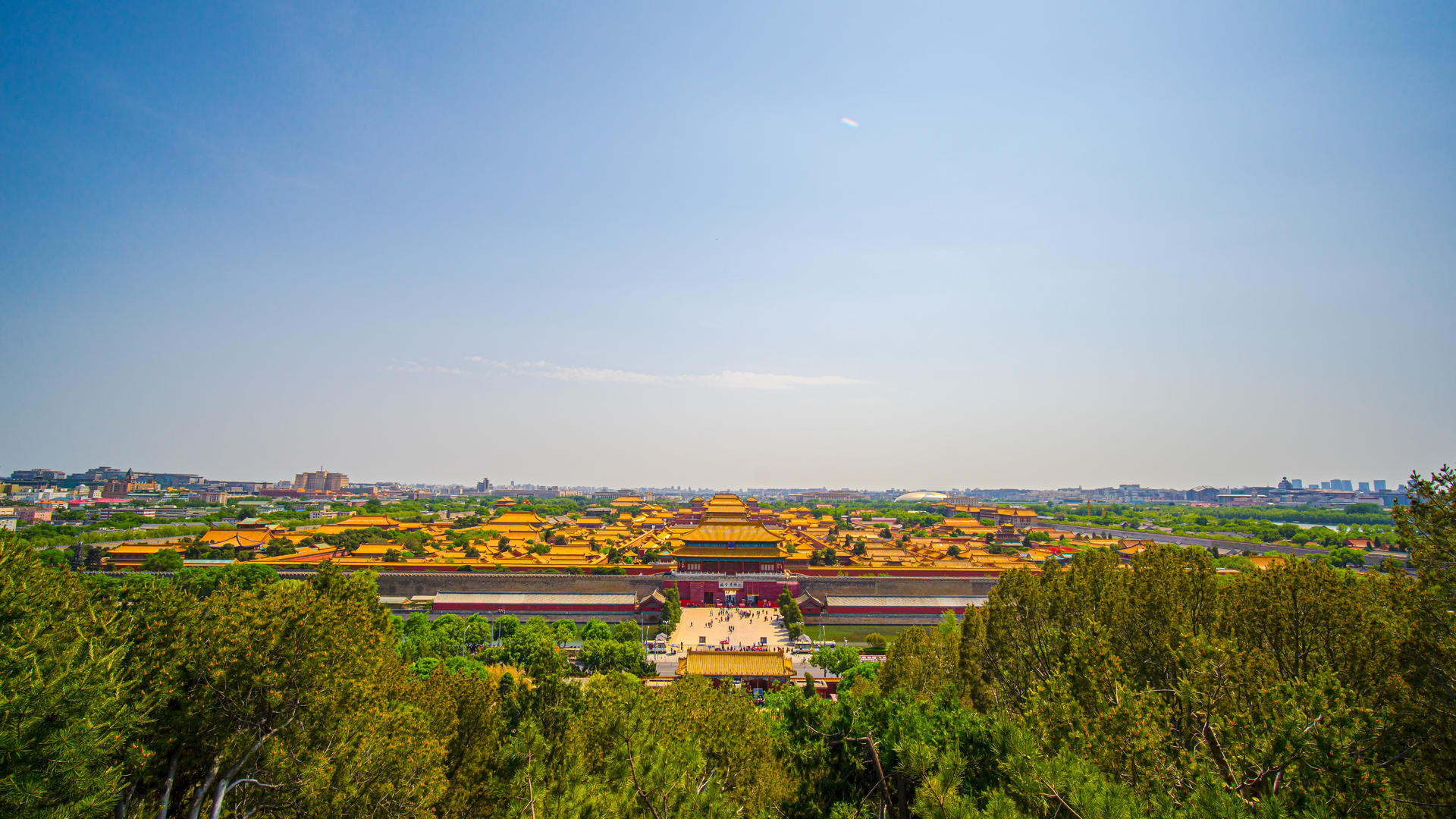8k延时景山公园山顶拍摄北京故宫博物馆视频的预览图