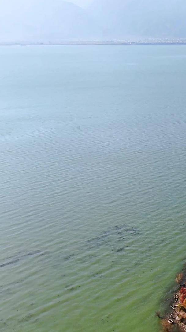 云南大理洱海和湖边公路航拍视频视频的预览图