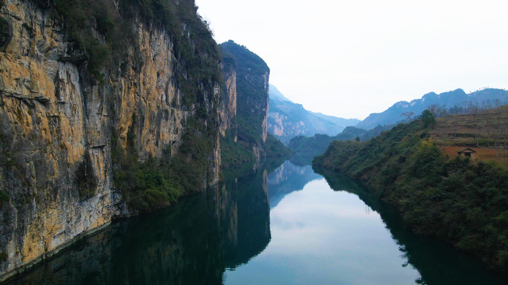 4K重庆乌江阿蓬江山河自然风光视频的预览图