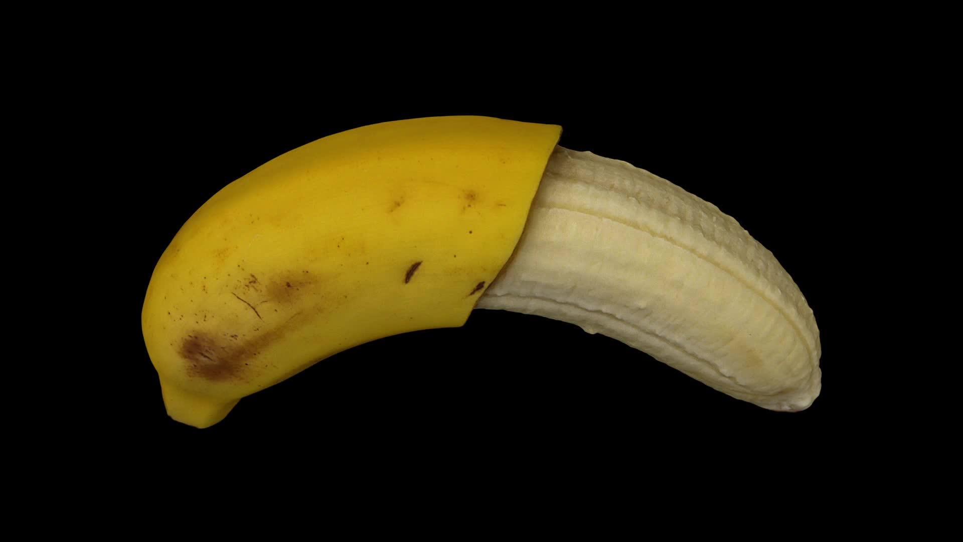 在黑色背景上旋转半皮香蕉03b滚视频的预览图