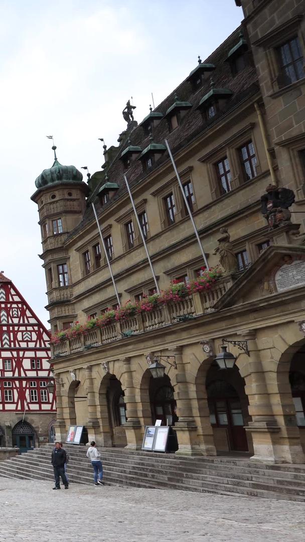 德国著名城市罗腾堡老城中心广场延时视频视频的预览图