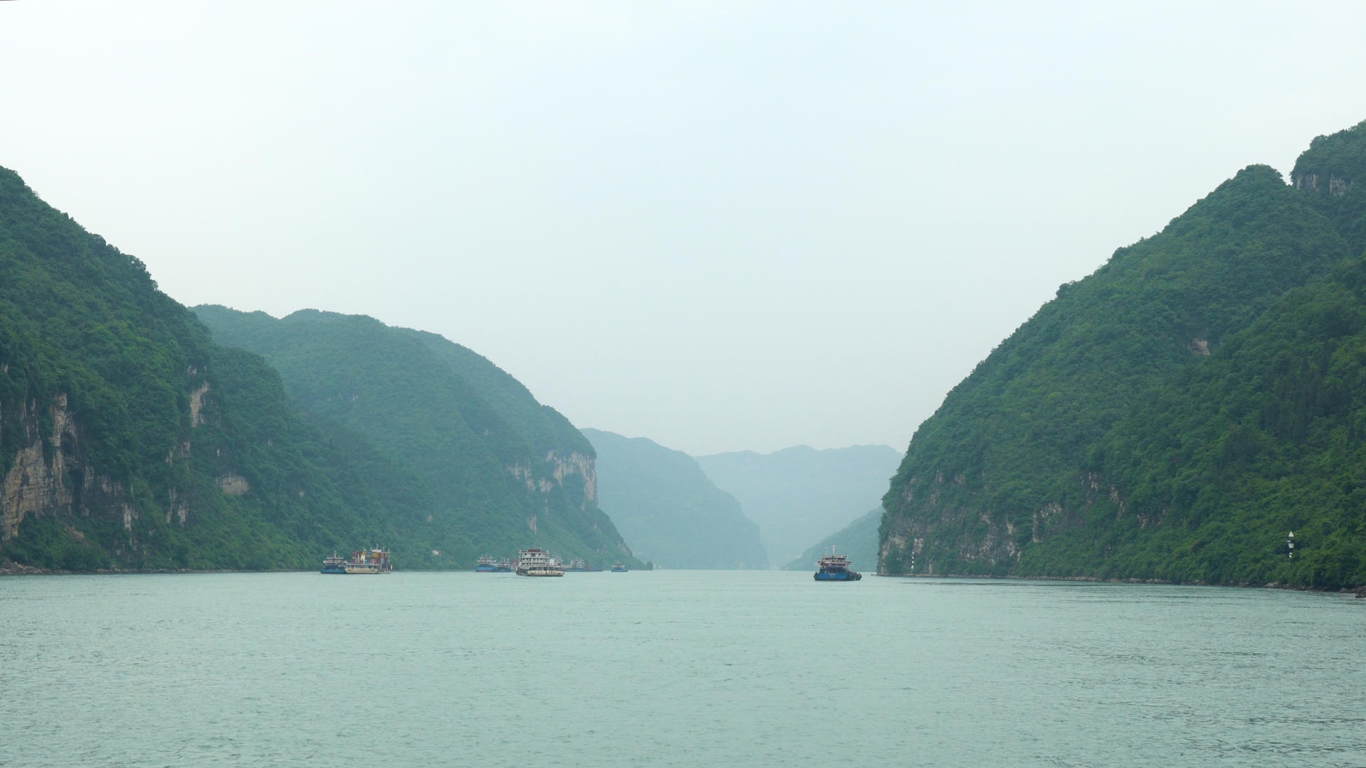 湖北宜昌西陵峡游船实拍4K合集视频的预览图