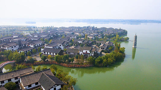 4K航拍洋沙湖4A风景区江南水乡古建筑视频的预览图