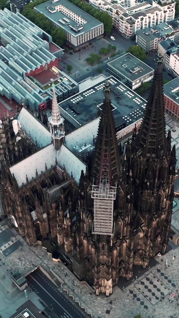 鸟瞰科隆大教堂视频的预览图