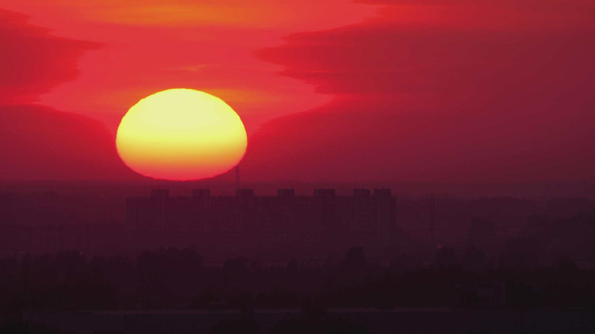 城市天线上的日落景色视频的预览图