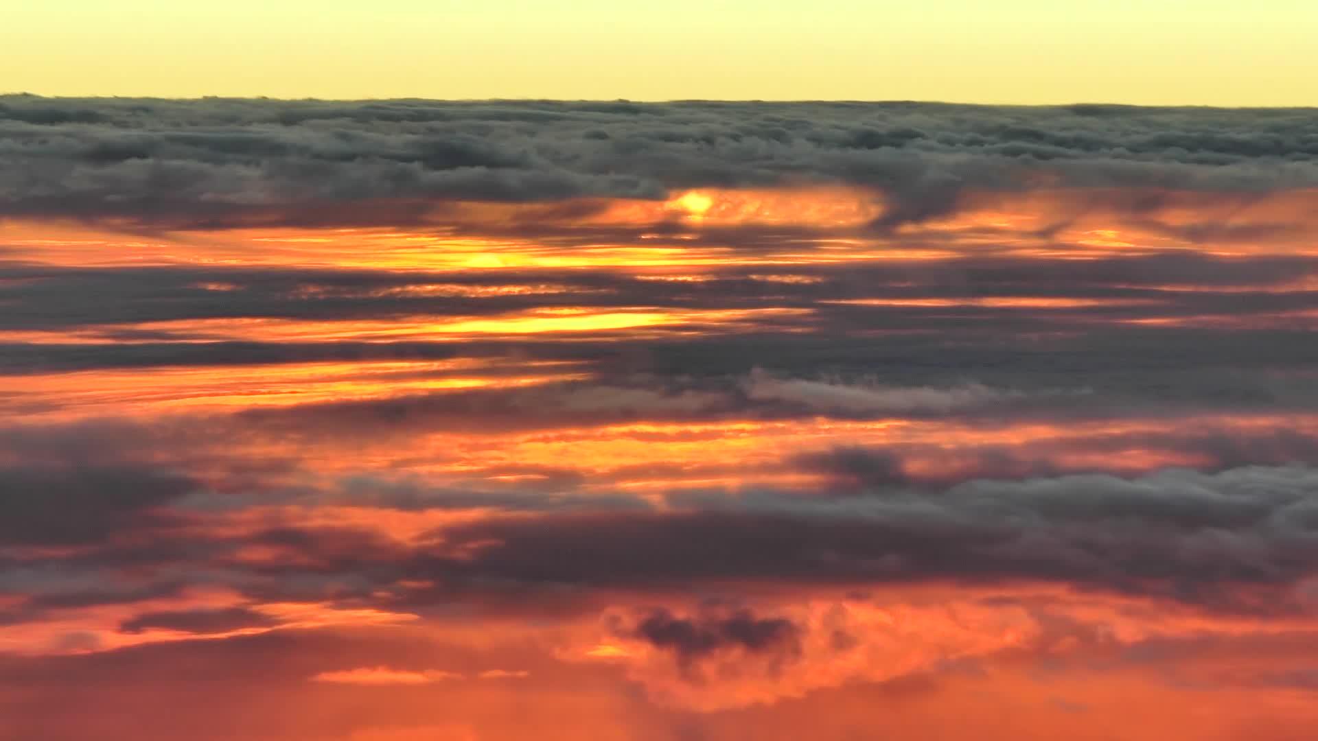 彩色日落云空中视频视频的预览图
