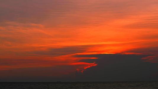 黄昏的最后一盏灯回到了海上的红云视频的预览图