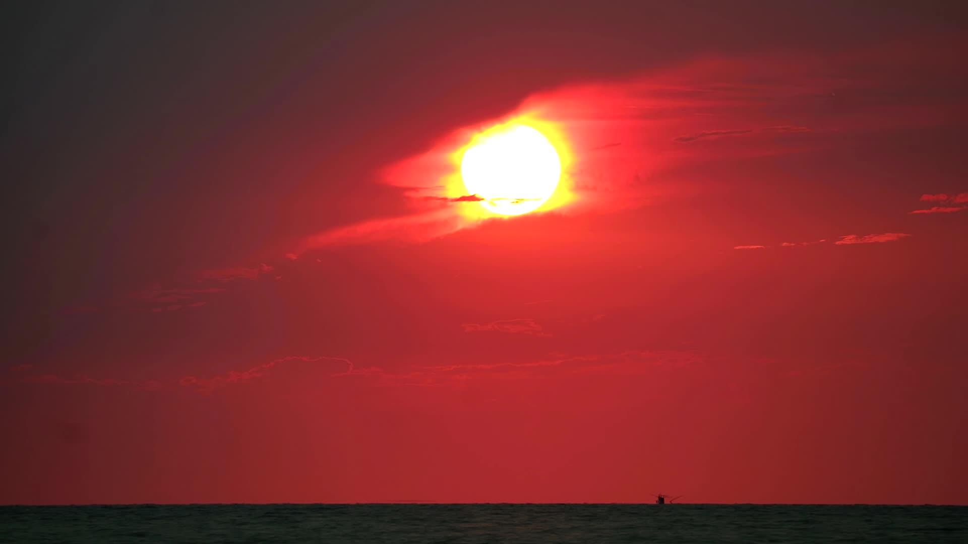 海中红云日落视频的预览图