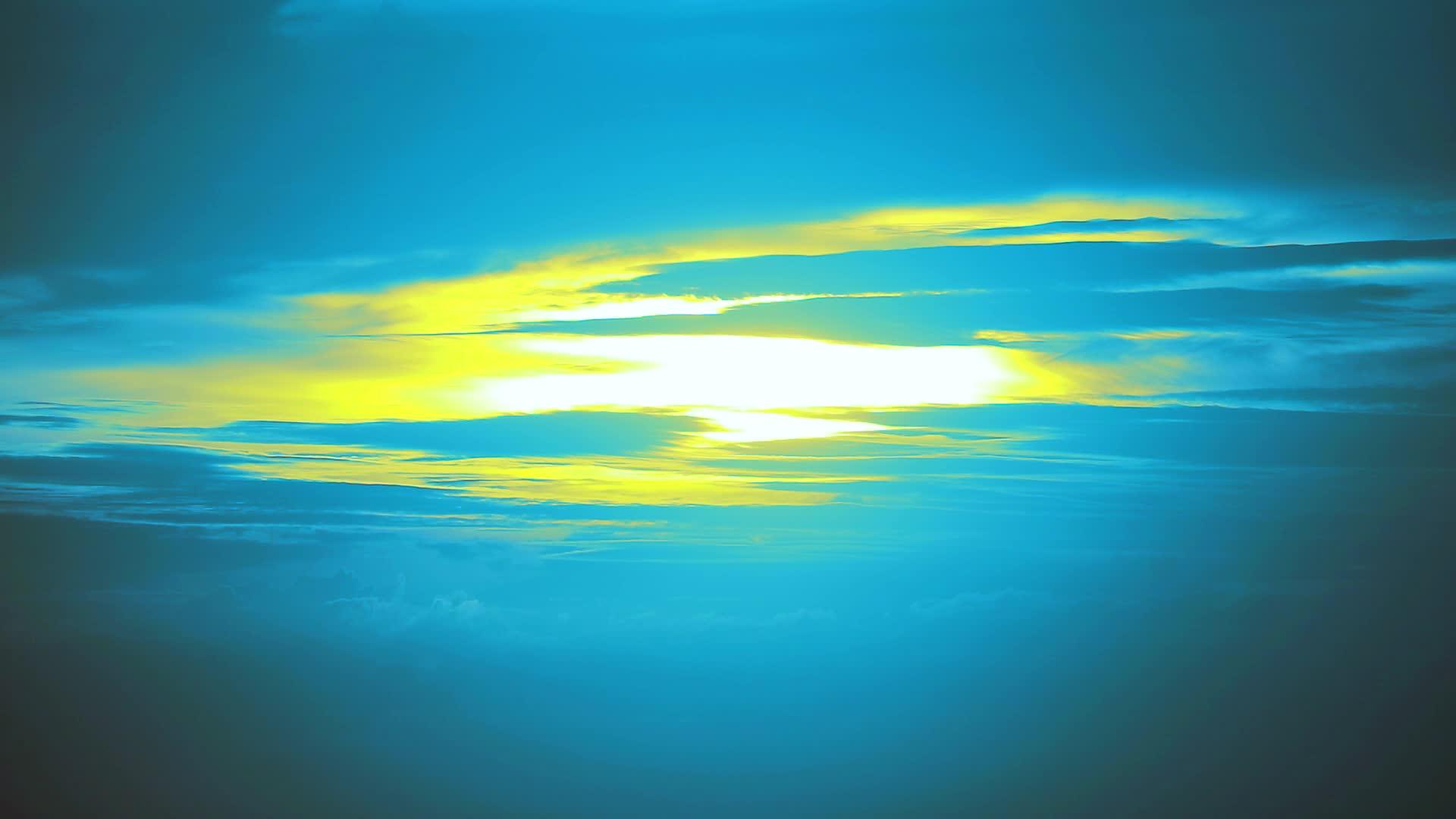 日落、蓝天、黄天和浅蓝视频的预览图