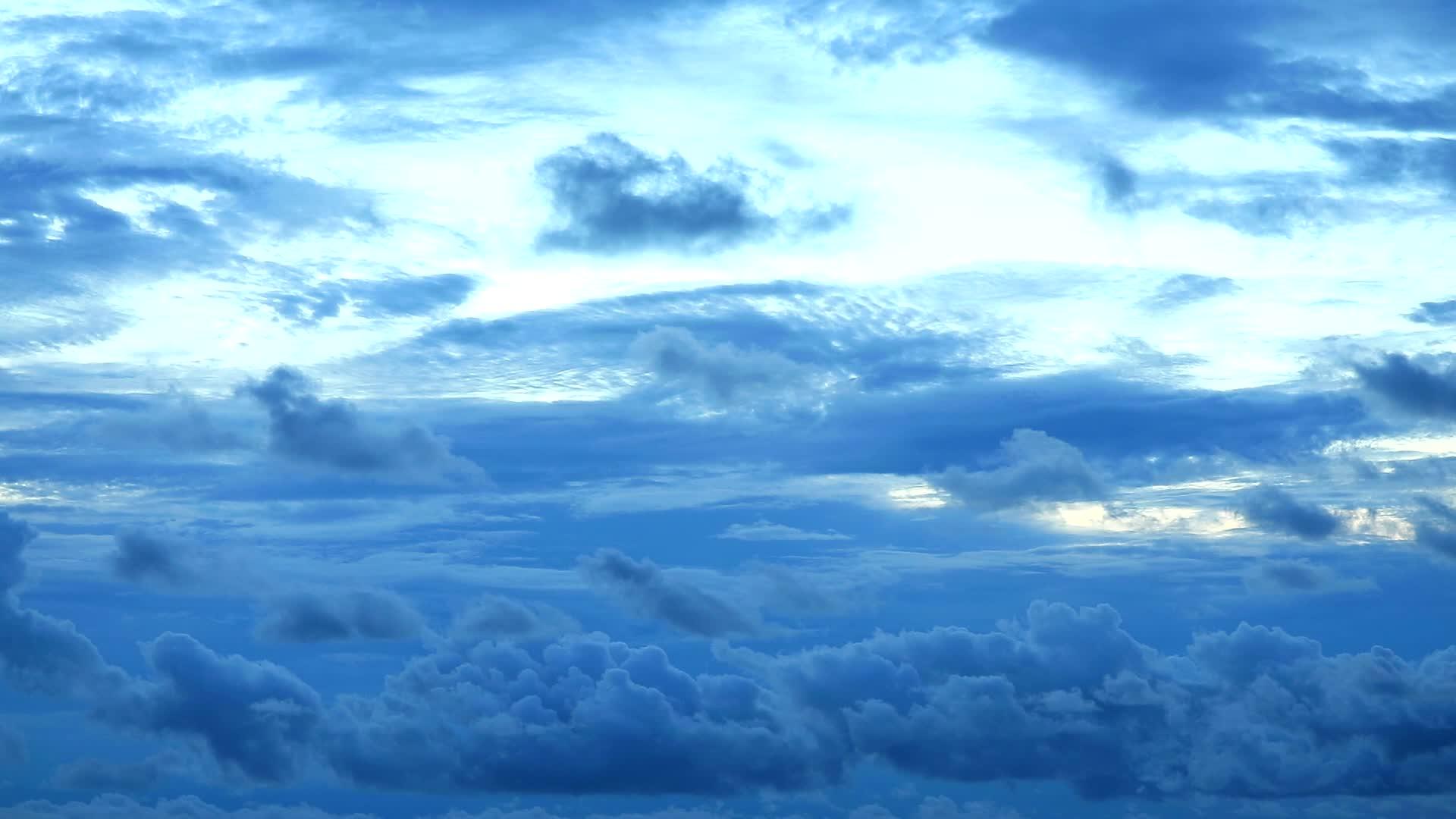 从风中消失的暴雨云视频的预览图
