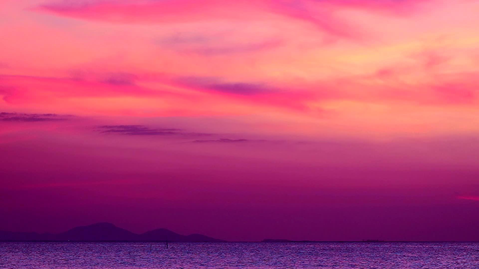 海边的日落和月光岛视频的预览图