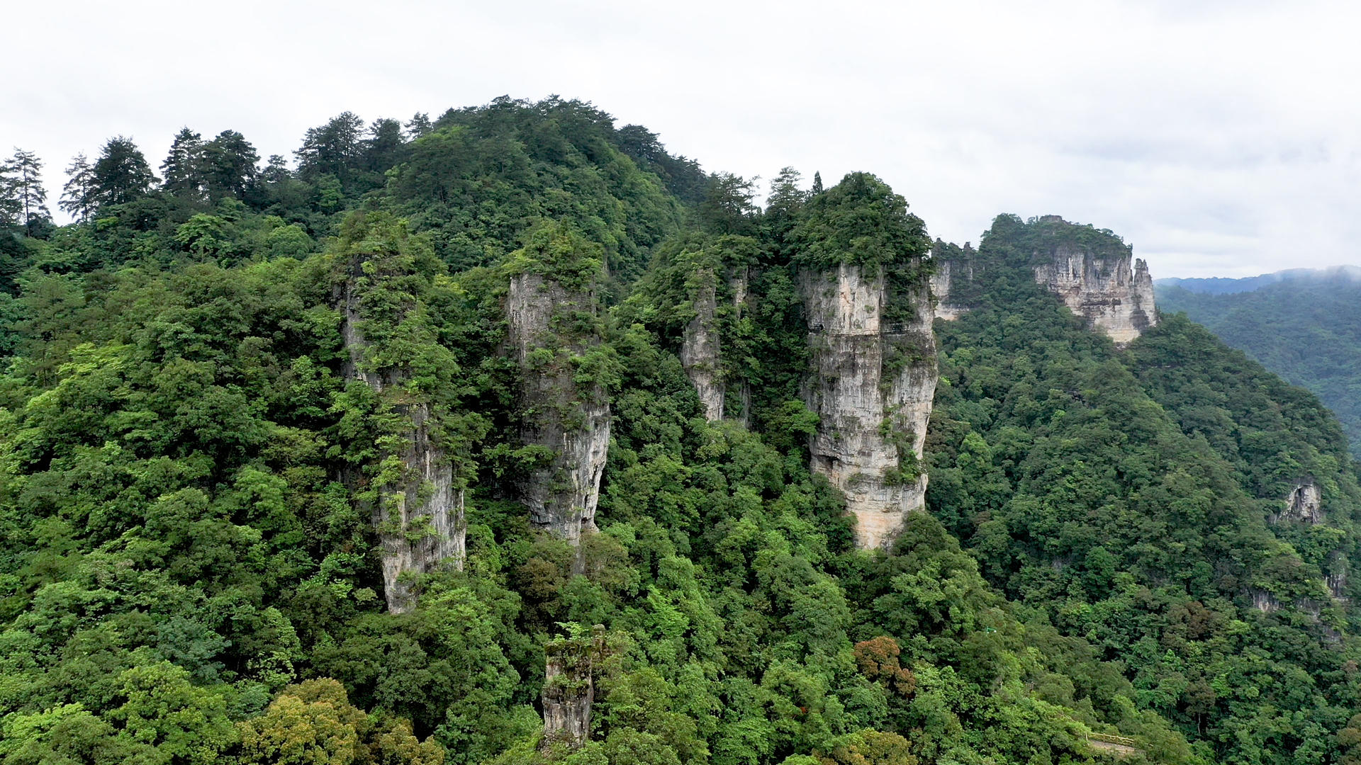 贵州世界遗产地喀斯特地貌航拍视频的预览图