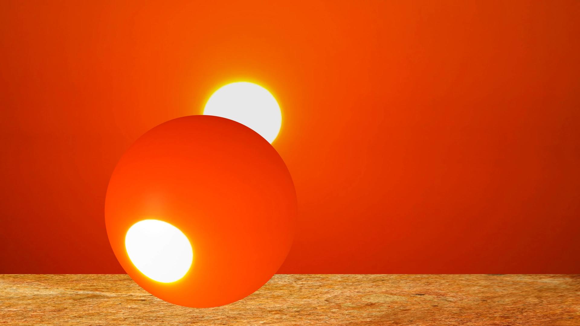 砂石地板上的水晶玻璃与日落时的橙色云背景时差视频的预览图