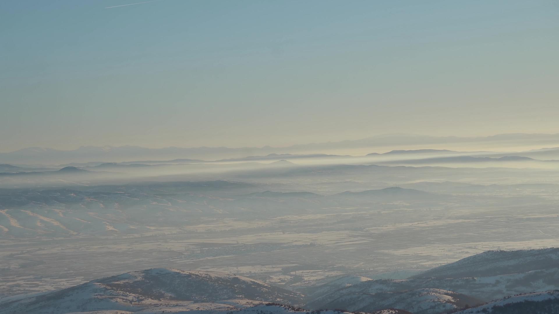 冬天山景壮丽高海拔雪景优美清晨景色美丽视频的预览图
