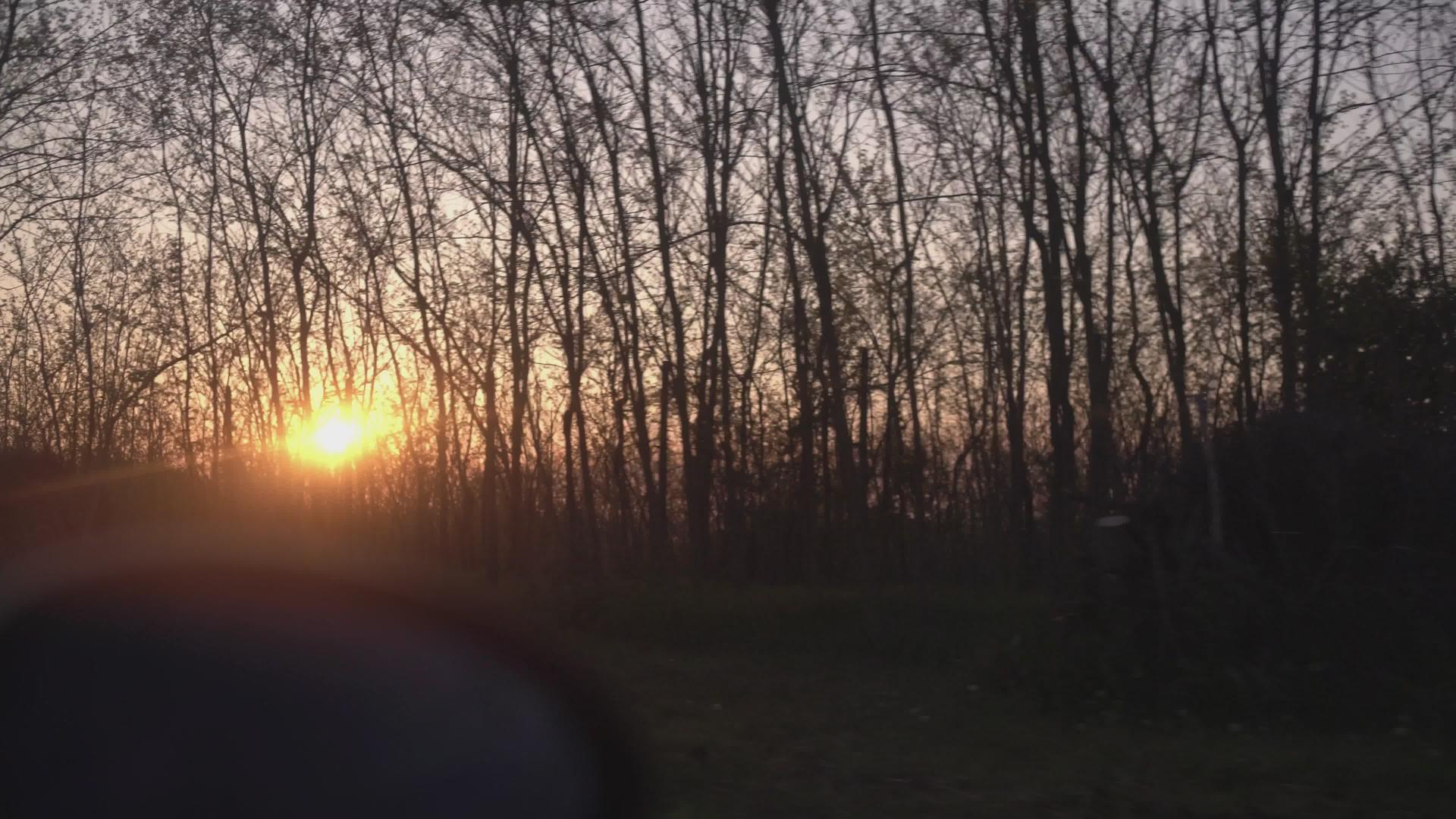 日落时旅行视频的预览图