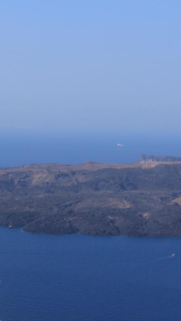 著名的蓝顶教堂在希腊海岛圣托里尼岛实拍视频集合视频的预览图