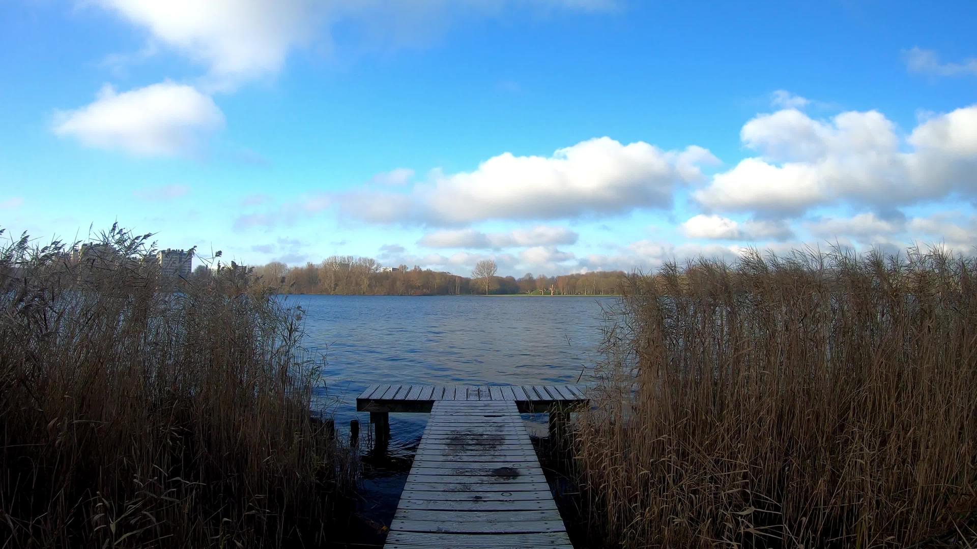 令人惊叹的湖景视频的预览图