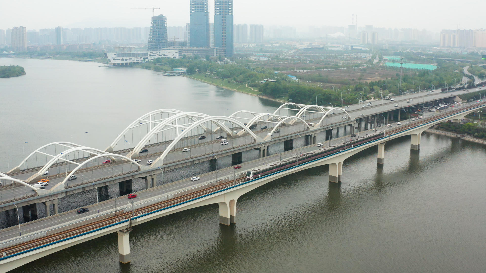 桥梁交通地铁线4K航拍合集视频的预览图