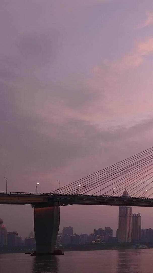延时摄影日夜风光城市武汉长江二桥灯光秀夜景视频的预览图