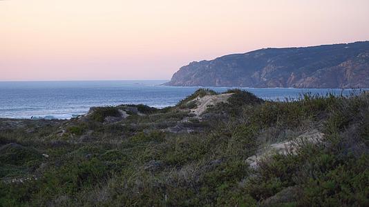 黄昏时分沙沙沙丘和海岸线视频的预览图