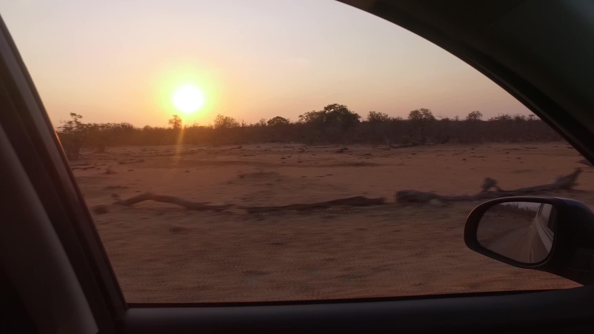 汽车的日落景色视频的预览图