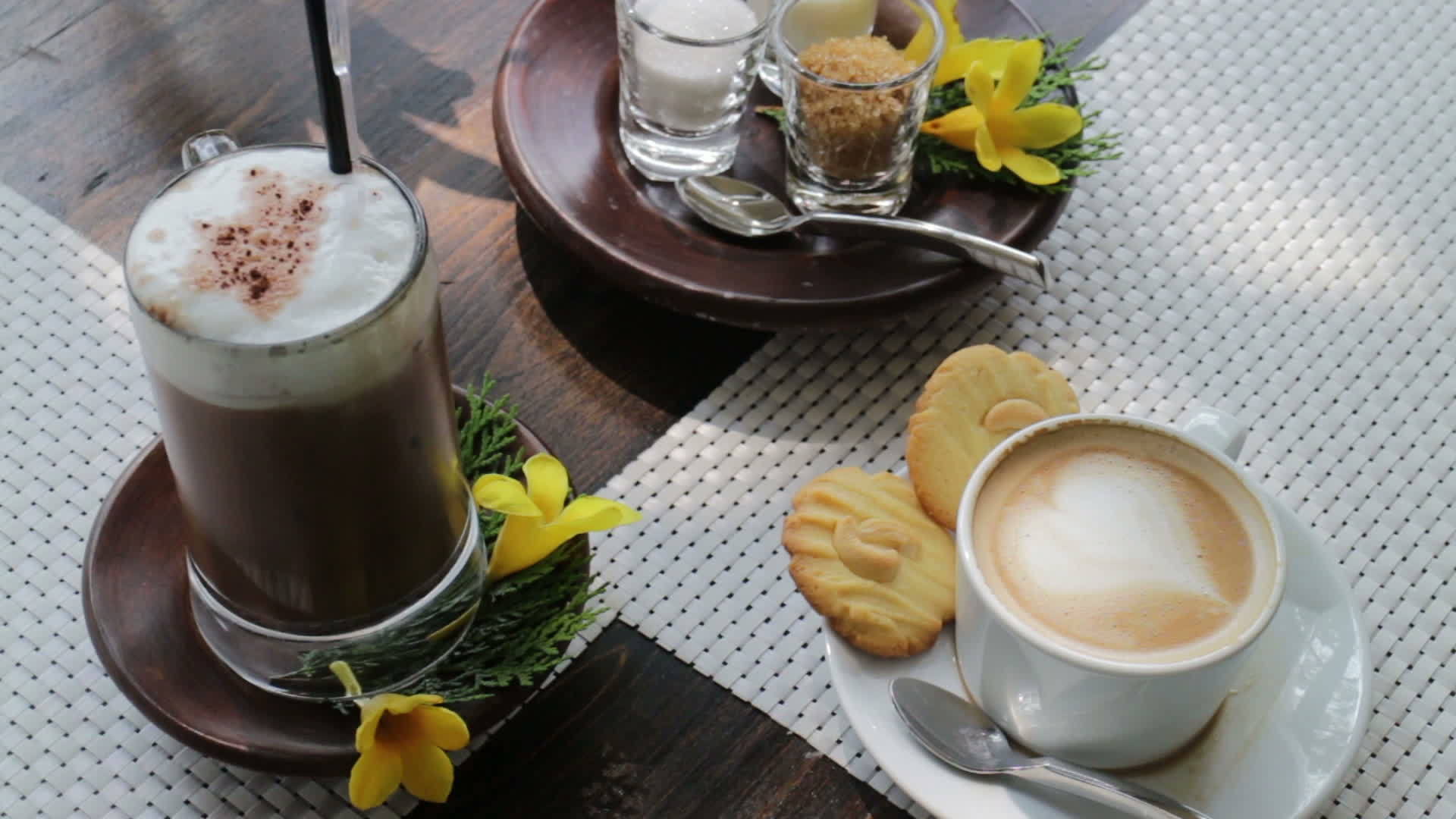 咖啡和饼干的早餐时间视频的预览图