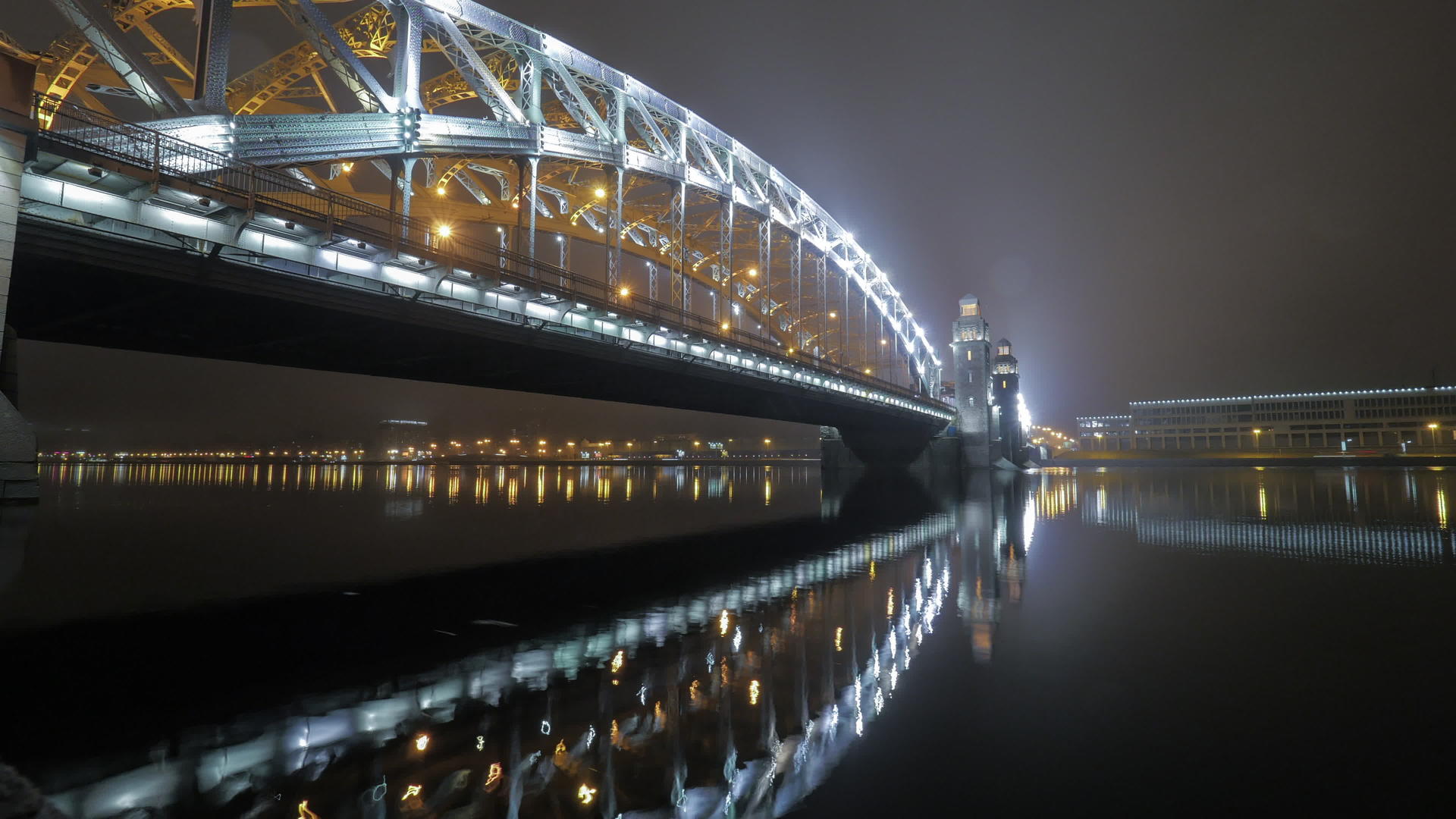 圣彼得斯堡大桥或波尔希奥丁斯基大桥视频的预览图