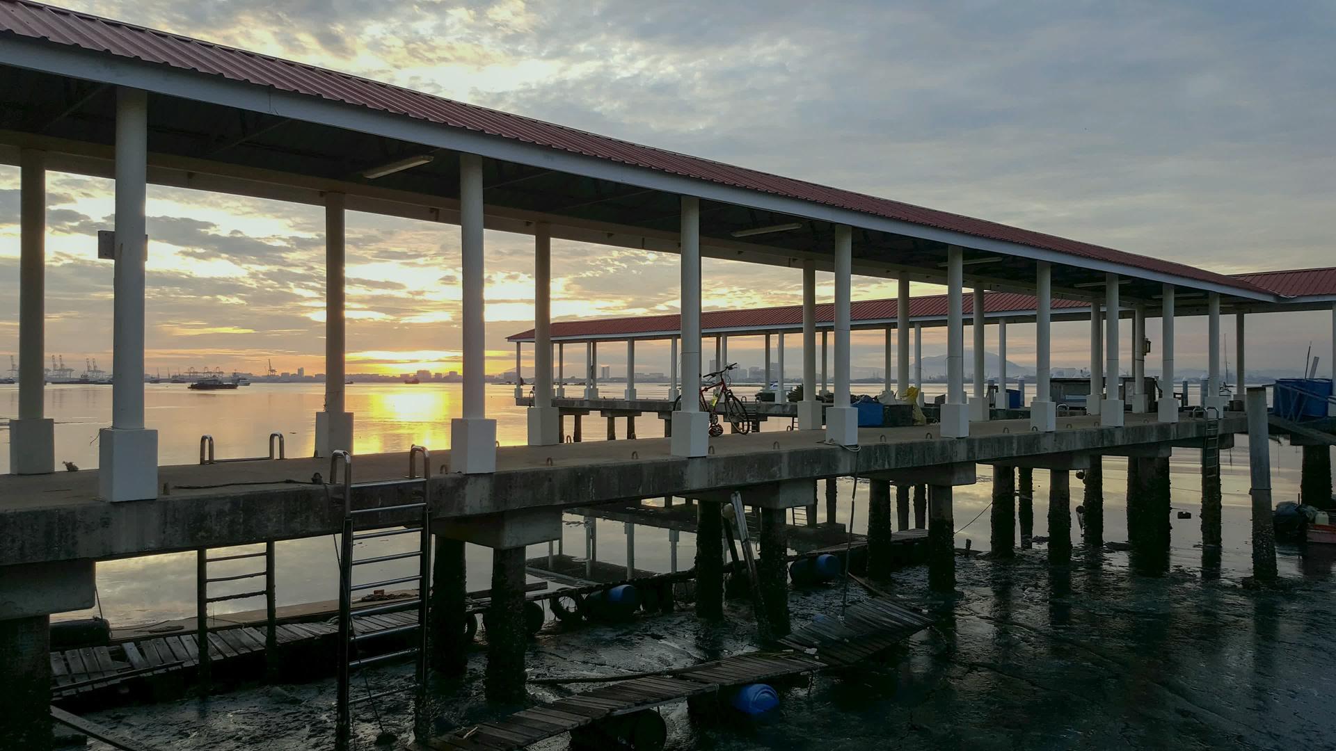 在卡帕·辛恩在渔夫码头驾驶日出时是橙色的视频的预览图